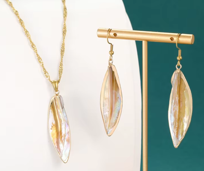 Hawaii Natural Shell Pendant and Necklace Earrings Set